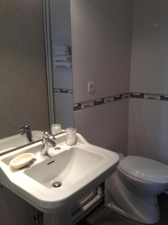Hotel La Tour D'Auvergne Pont-l'Abbe Ruang foto